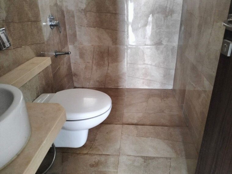 Bathroom, jp-decks 2 Bedroom 850 Sq.Ft. Apartment In Goregaon East Mumbai 9457176
