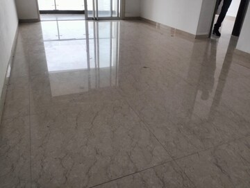 Room in 2 BHK Apartment at JP Decks, Goregaon East – for Rent