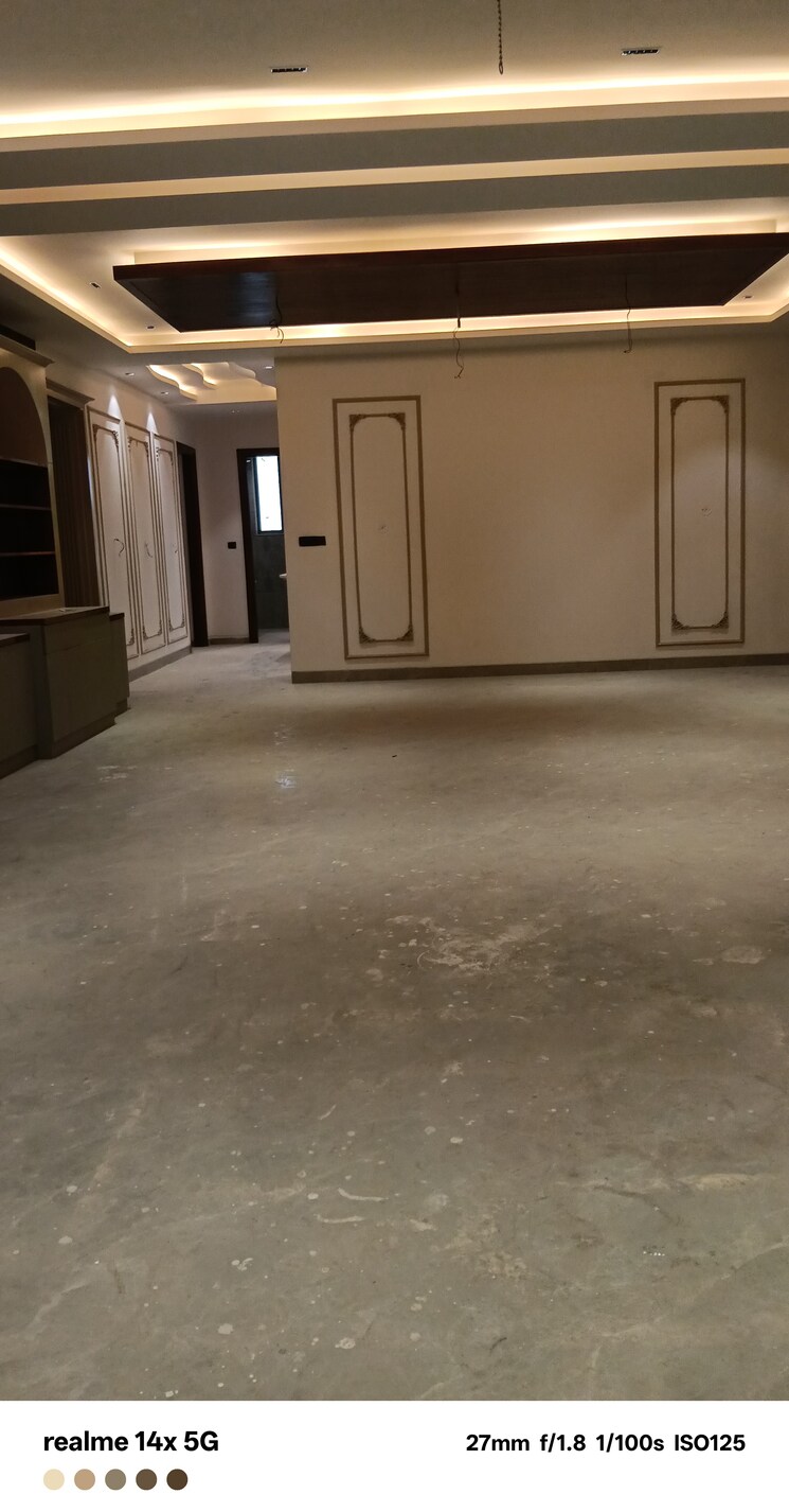 Room, puri-aman-vilas 4 Bedroom 350 Sq.Yd. Builder Floor In Sector 89 Faridabad 9457386