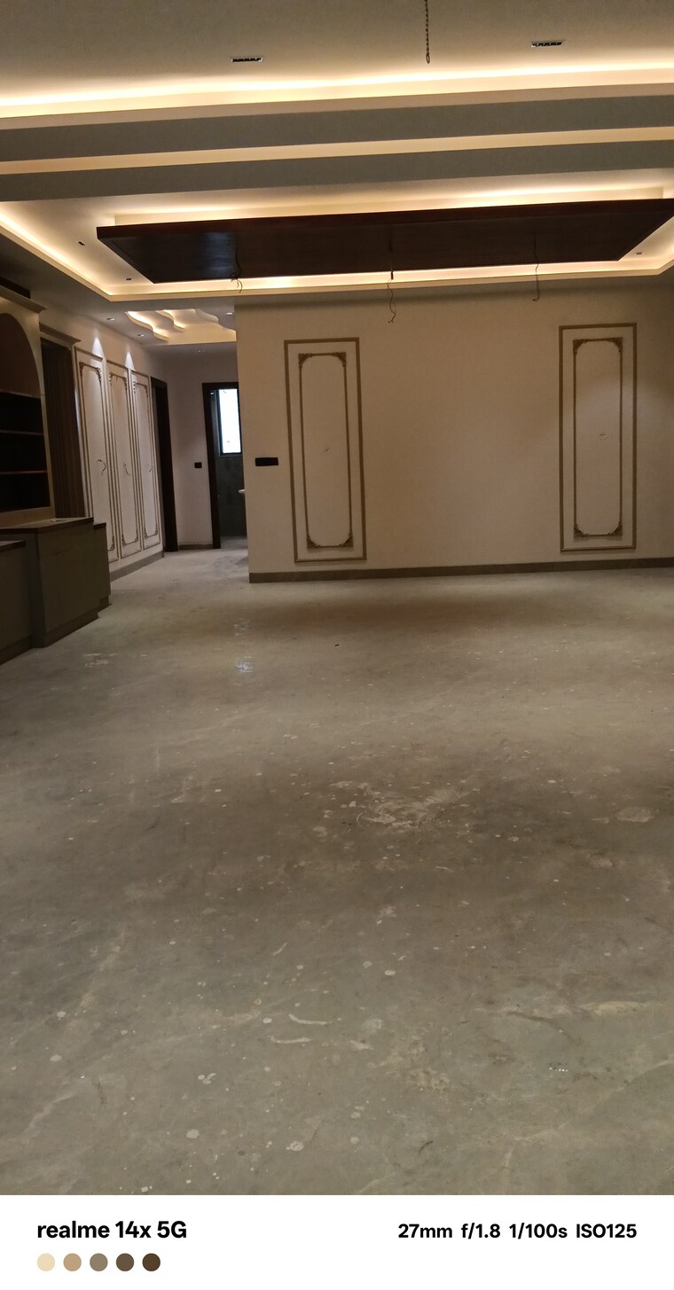 Room, puri-aman-vilas 4 Bedroom 350 Sq.Yd. Builder Floor In Sector 89 Faridabad 9457386