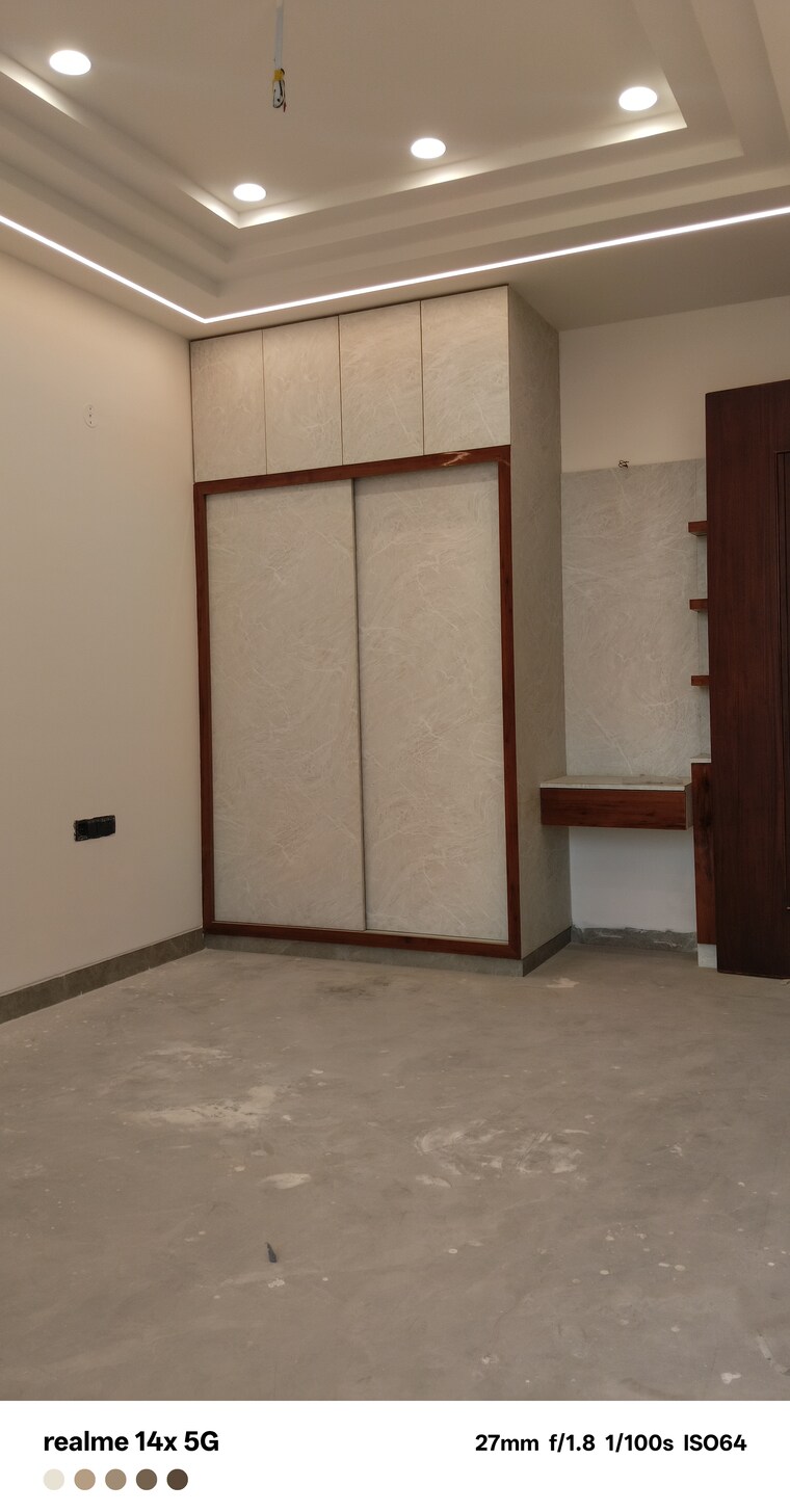 Room, puri-aman-vilas 4 Bedroom 350 Sq.Yd. Builder Floor In Sector 89 Faridabad 9457386