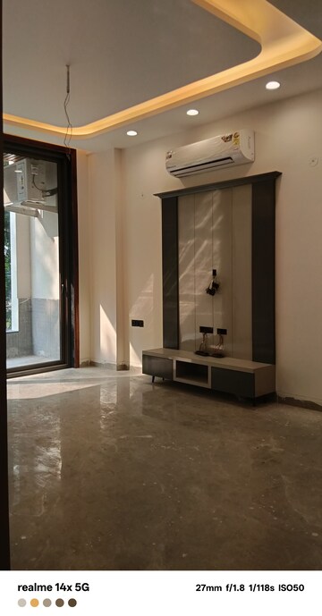 Room in 4 BHK Builder Floor at Puri Aman Vilas, Sector 89 – for Sale