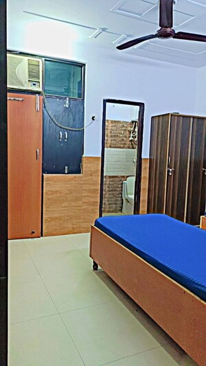 Swimming Pool in  Pg at Sector 63a – for Rent