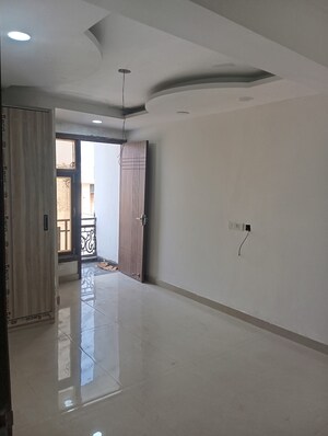 Team Area in 2 BHK Apartment at Sultanpur – for Sale