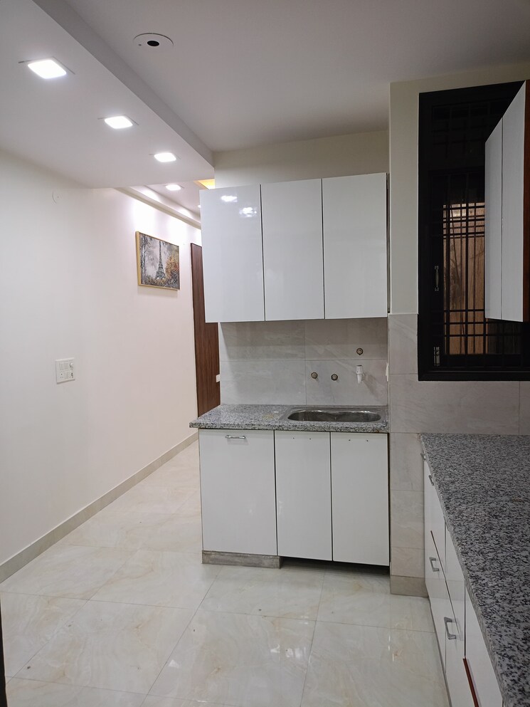 Kitchen, shakti khand iii 3 Bedroom 1400 Sq.Ft. Builder Floor In Shakti Khand Iii Ghaziabad 9457597