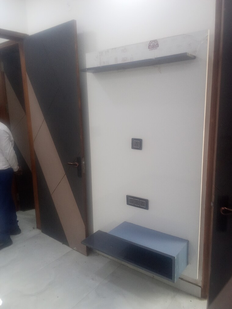 Bathroom, rohini sector 23 2 Bedroom 900 Sq.Ft. Builder Floor In Rohini Sector 23 Delhi 9457614