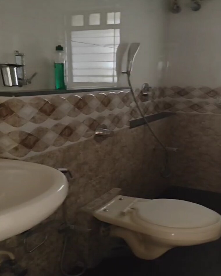 Bathroom, sai-samman 2 Bedroom 962 Sq.Ft. Apartment In Chembur Mumbai 9457543