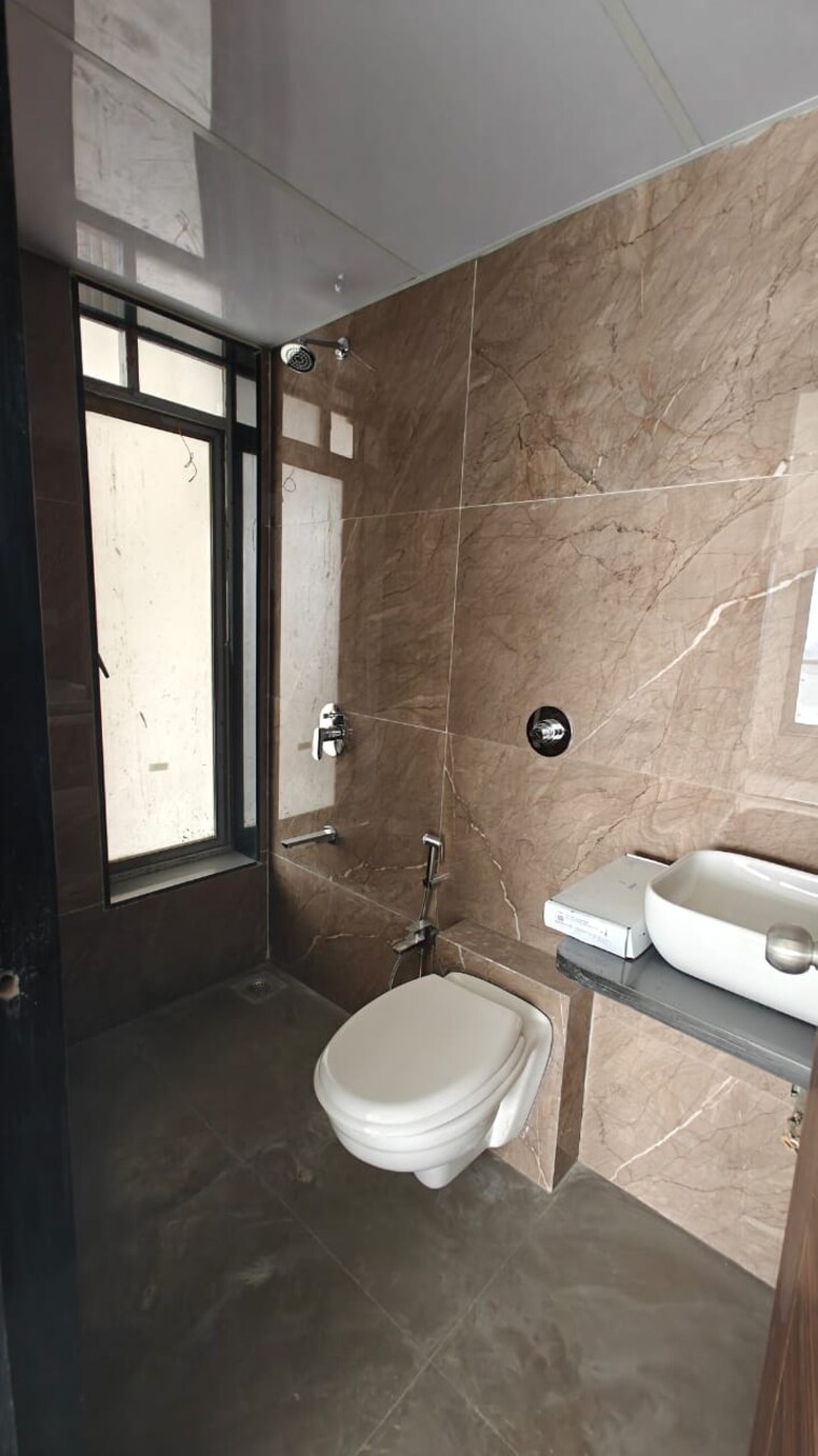 Bathroom, vile parle west 3 Bedroom 870 Sq.Ft. Apartment In Vile Parle West Mumbai 9457607