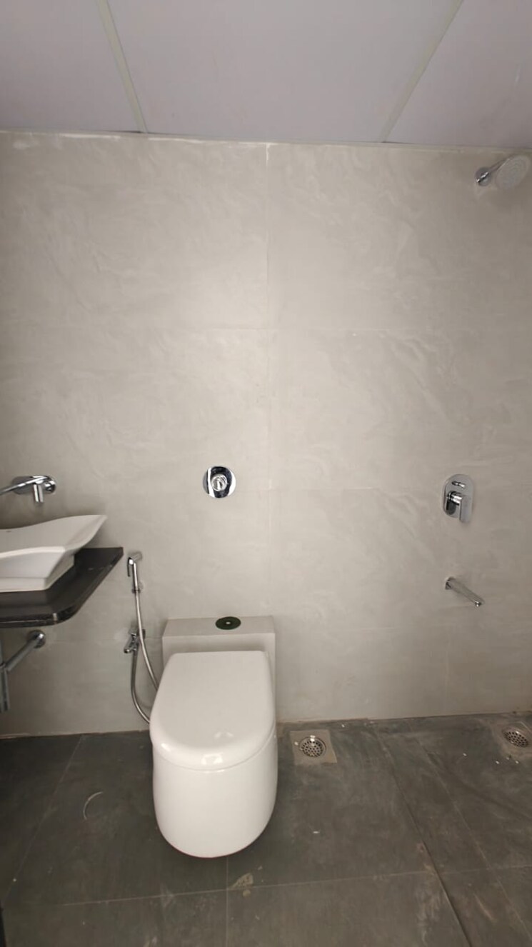 Bathroom, vile parle west 3 Bedroom 870 Sq.Ft. Apartment In Vile Parle West Mumbai 9457607