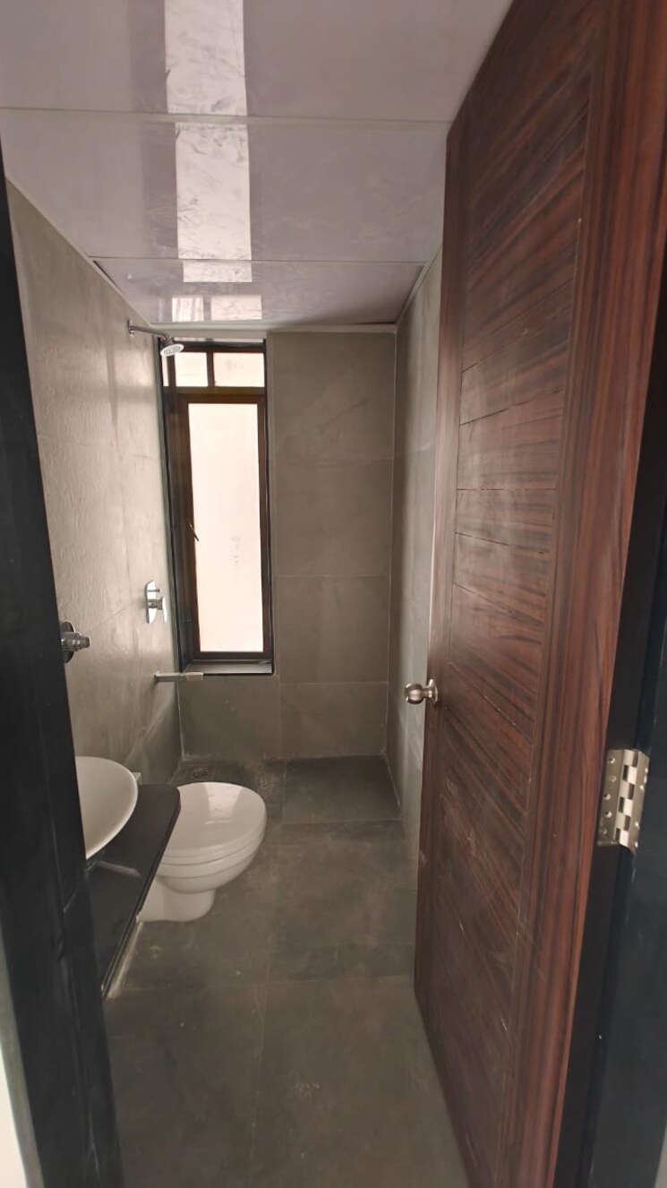 Bathroom, vile parle west 3 Bedroom 870 Sq.Ft. Apartment In Vile Parle West Mumbai 9457607