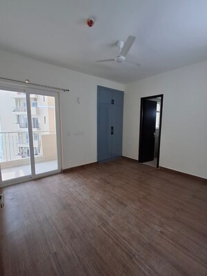 Room in 2.5 BHK Apartment at Ace Divino, Sector 1 Greater Noida – for Rent