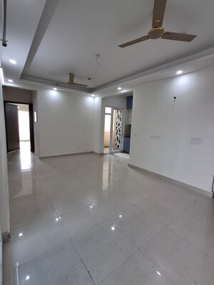 Room in 2.5 BHK Apartment at Ace Divino, Sector 1 Greater Noida – for Rent