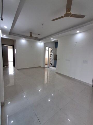 Room in 2.5 BHK Apartment at Ace Divino, Sector 1 Greater Noida – for Rent