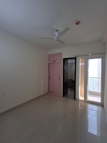 Room in 2.5 BHK Apartment at Ace Divino, Sector 1 Greater Noida – for Rent