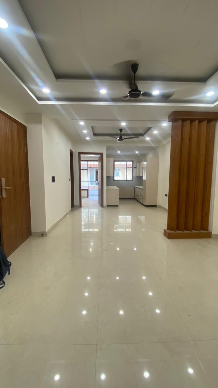 Room, sector 89 4 Bedroom 500 Sq.Yd. Builder Floor In Sector 89 Faridabad 9457666