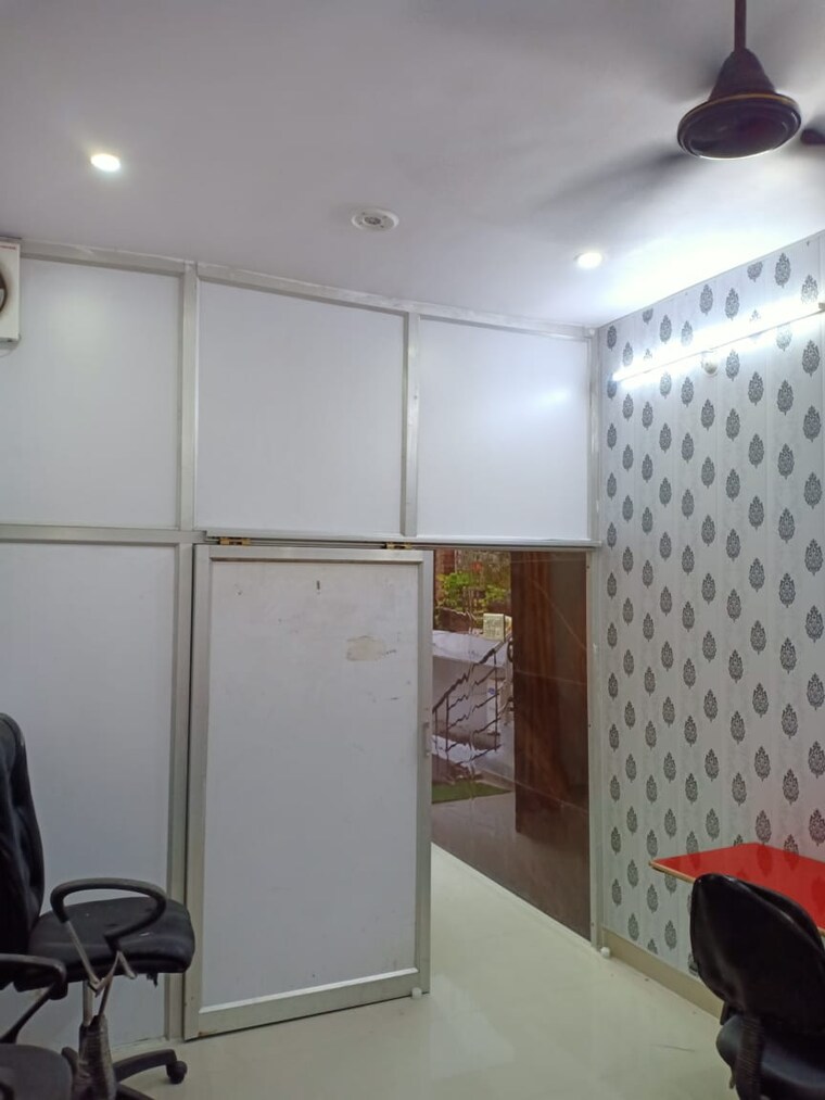 Team Area, indira nagar Commercial Office Space 500 Sq.Ft. In Indira Nagar Lucknow 9457679
