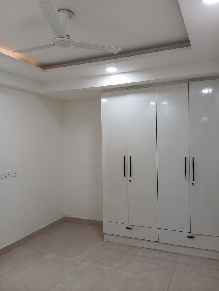 undefined, sultanpur 3 Bedroom 135 Sq.Yd. Apartment In Sultanpur Delhi 9457777