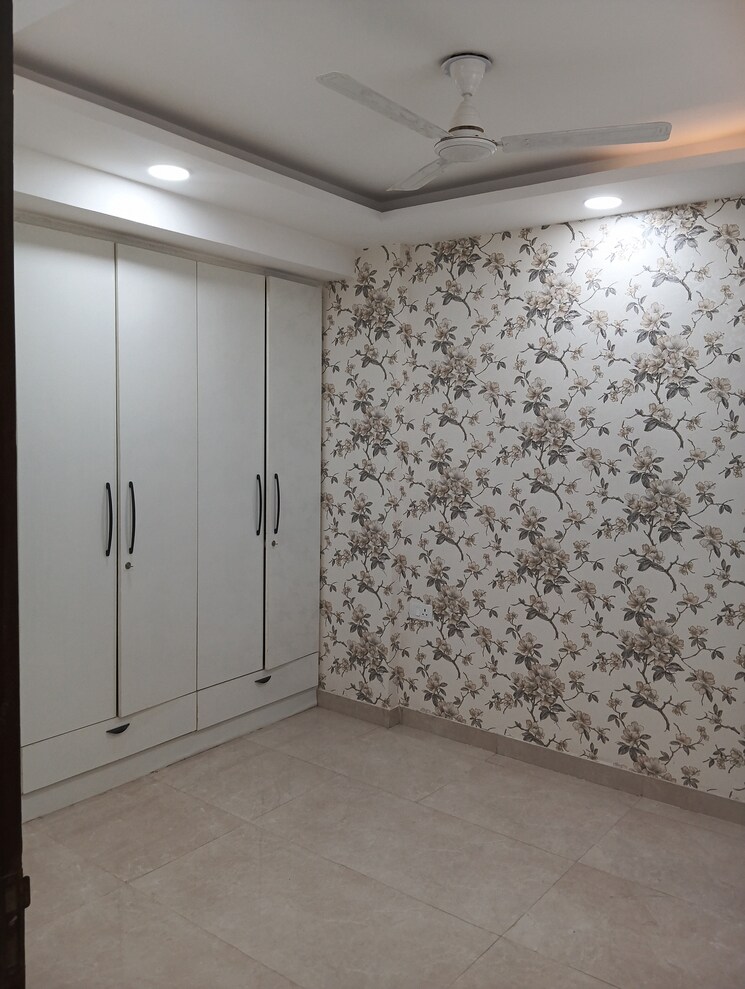 Room, sultanpur 3 Bedroom 135 Sq.Yd. Apartment In Sultanpur Delhi 9457777