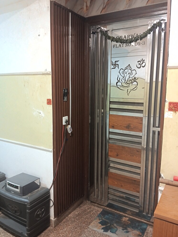 Room, sultanpur 3 Bedroom 135 Sq.Yd. Apartment In Sultanpur Delhi 9457777