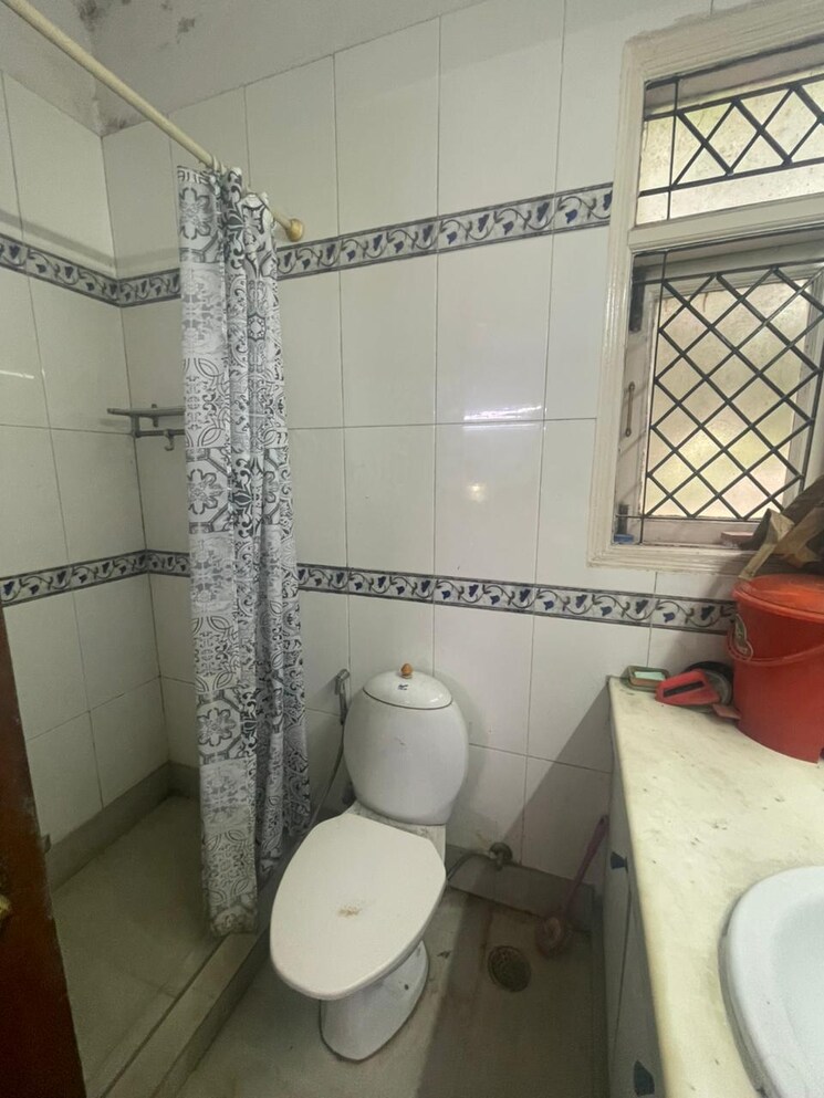 Bathroom, greater kailash i 3 Bedroom 2295 Sq.Ft. Builder Floor In Greater Kailash I Delhi 9457774