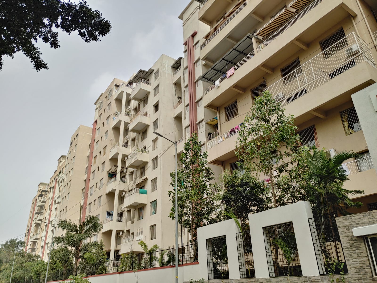 2 BHK + Servant Room 1000 Sq.Ft. Apartment in Welworth Tinseltown
