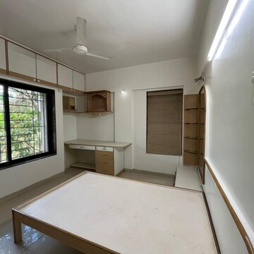 Room in 4 BHK Apartment at Aundh – for Rent