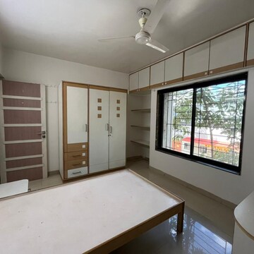 Room in 4 BHK Apartment at Aundh – for Rent