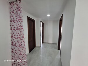 Room in 3 BHK Builder Floor at Dlf City Phase 3 – for Rent