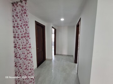 Room in 3 BHK Builder Floor at Dlf City Phase 3 – for Rent