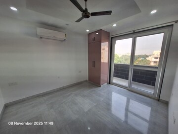 Room in 3 BHK Builder Floor at Dlf City Phase 3 – for Rent