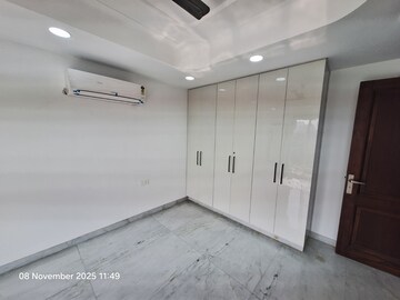 Building Lobby in 3 BHK Builder Floor at Dlf City Phase 3 – for Rent