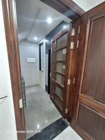 Balcony in 3 BHK Builder Floor at Dlf City Phase 3 – for Rent