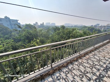 Balcony in 3 BHK Builder Floor at Dlf City Phase 3 – for Rent