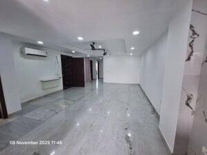 Room in 3 BHK Builder Floor at Dlf City Phase 3 – for Rent