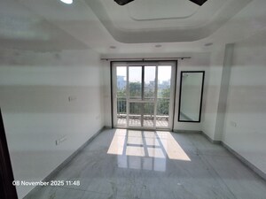 Room in 3 BHK Builder Floor at Dlf City Phase 3 – for Rent