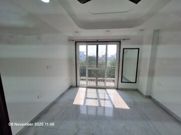 Room in 3 BHK Builder Floor at Dlf City Phase 3 – for Rent