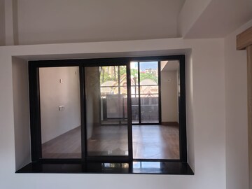 Room in 4 BHK Apartment at Hiranandani Gardens Eden Bungalows, Powai – for Rent