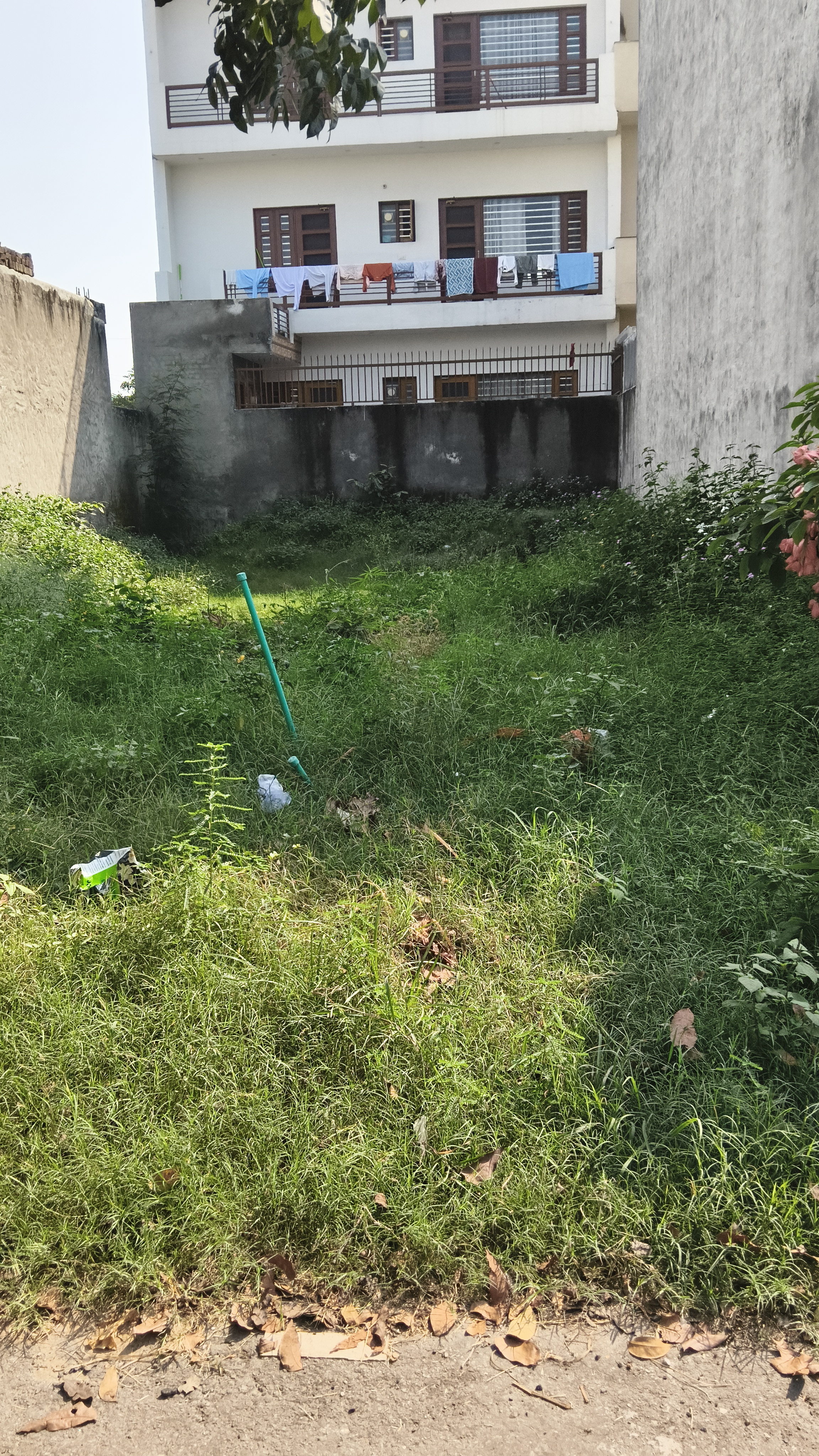 Plot For Sale in DLF Hyde Park