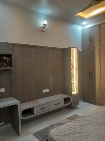 Furnished Amenities in 4 BHK Villa at Narayan Vihar – for Sale