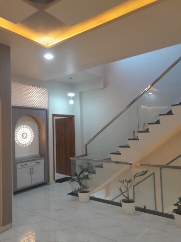 Furnished Amenities in 4 BHK Villa at Narayan Vihar – for Sale