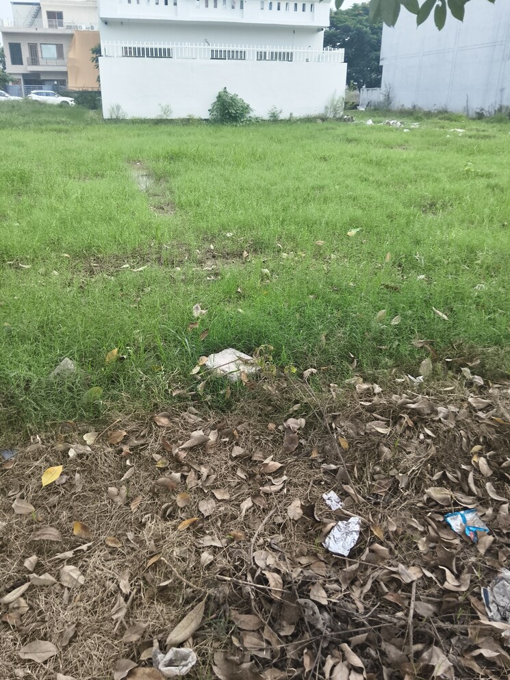 undefined, dlf-hyde-park  500 Sq.Yd. Plot In South Mullanpur Chandigarh 9457859