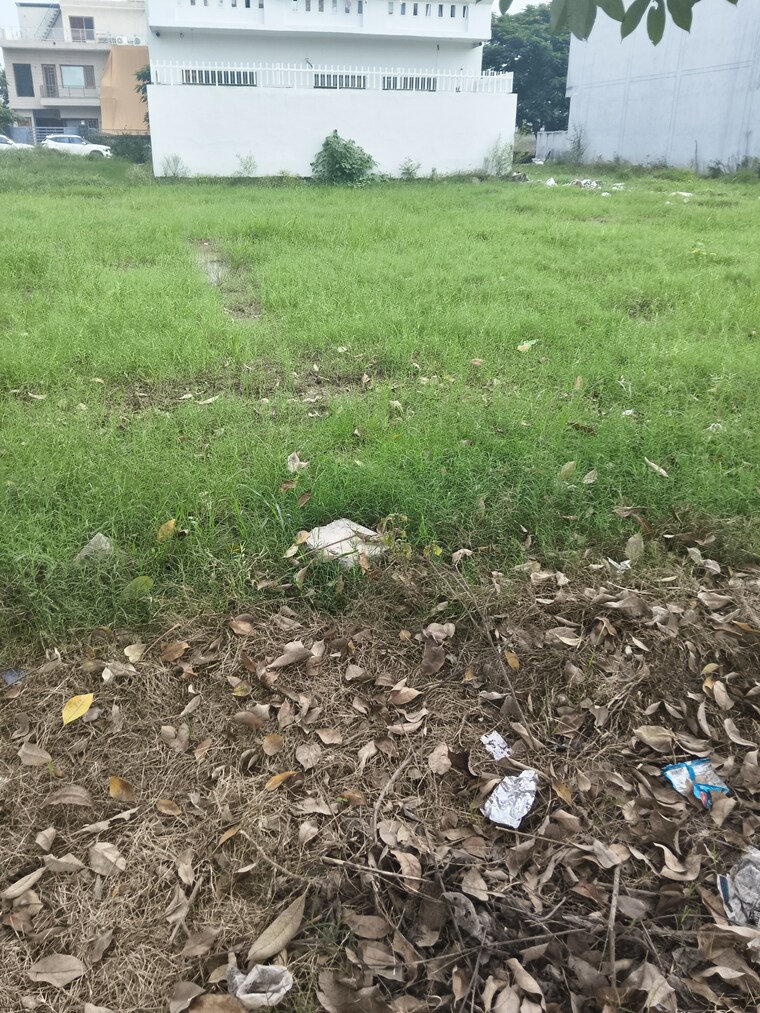 undefined, dlf-hyde-park  500 Sq.Yd. Plot In South Mullanpur Chandigarh 9457859