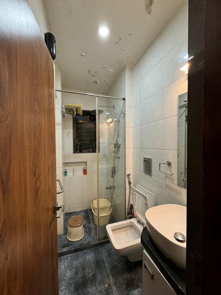 Bathroom, riddhi-gardens-chs 3 Bedroom 1000 Sq.Ft. Apartment In Malad East Mumbai 9457839