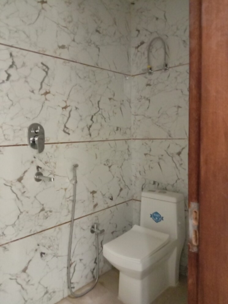 Bathroom, dwarka mor 4 Bedroom 1080 Sq.Ft. Builder Floor In Dwarka Mor Delhi 9458067