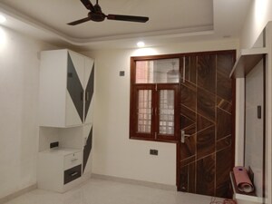 Furnished Amenities in 4 BHK Builder Floor at Dwarka Mor – for Sale