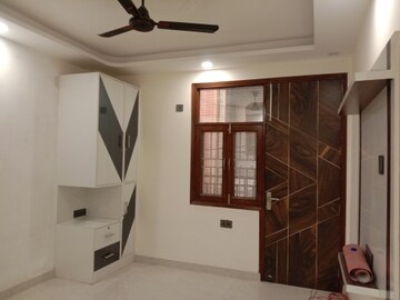 Furnished Amenities in 4 BHK Builder Floor at Dwarka Mor – for Sale
