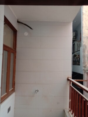 Furnished Amenities in 4 BHK Builder Floor at Dwarka Mor – for Sale