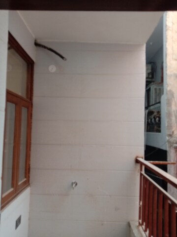 Furnished Amenities in 4 BHK Builder Floor at Dwarka Mor – for Sale