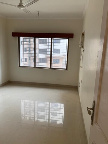 Room in 2 BHK Apartment at Raheja Sherwood, Goregaon East – for Rent