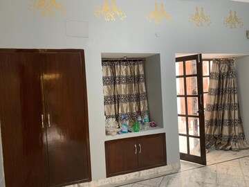 Room in 3 BHK Builder Floor at Greater Kailash ii – for Rent